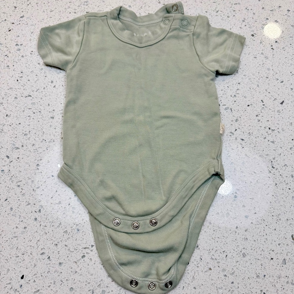 NEW Goumi bodysuit - 0-3 months
